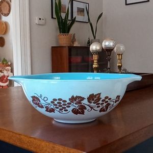 Vintage Pyrex holiday promo chip and dip 444